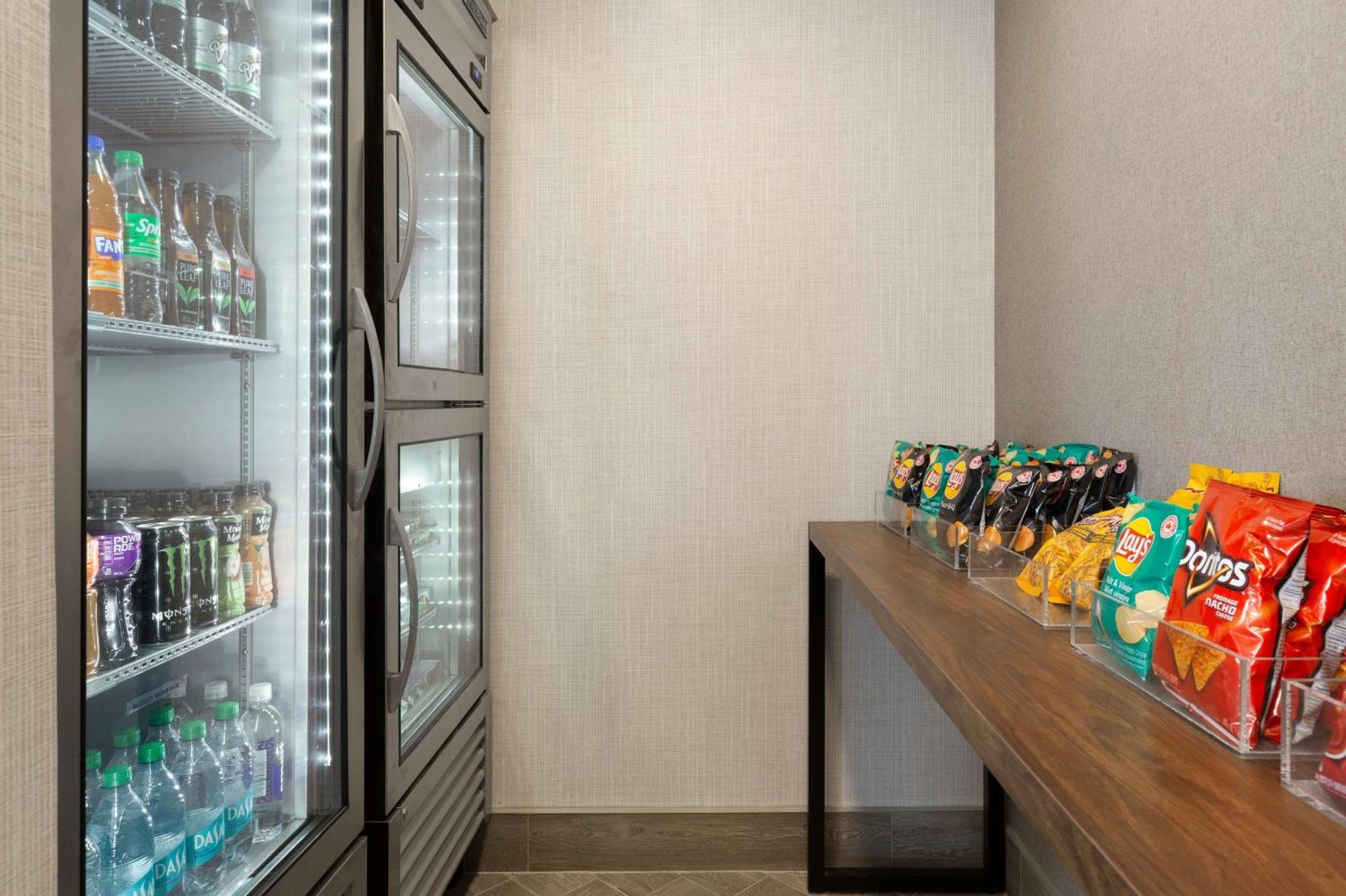 纳帕尼希尔顿汉普顿酒店 Greater Napanee 外观 照片